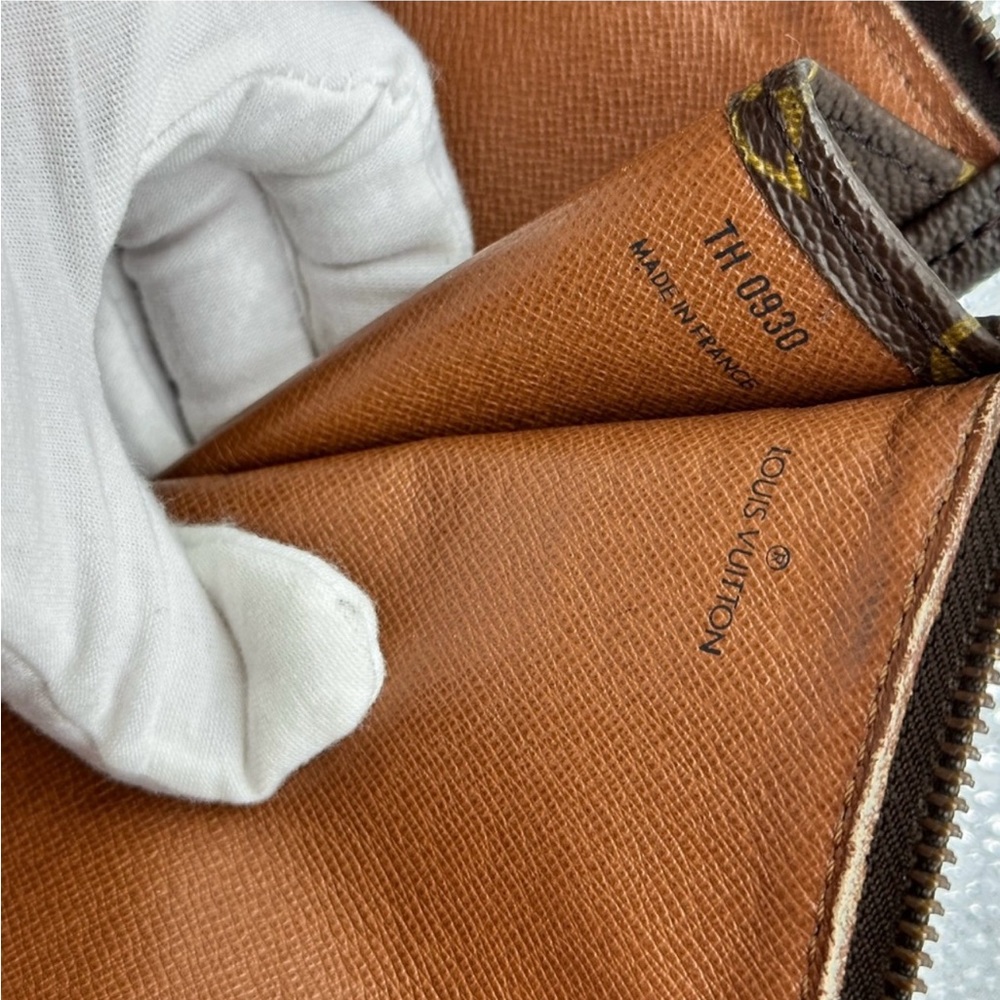 Louis Vuitton Zip Portfolio *RARE* - Picture 5 of 15